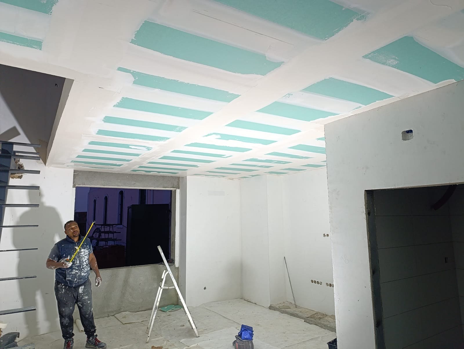 Teto em pladur com juntas seladas antes da pintura